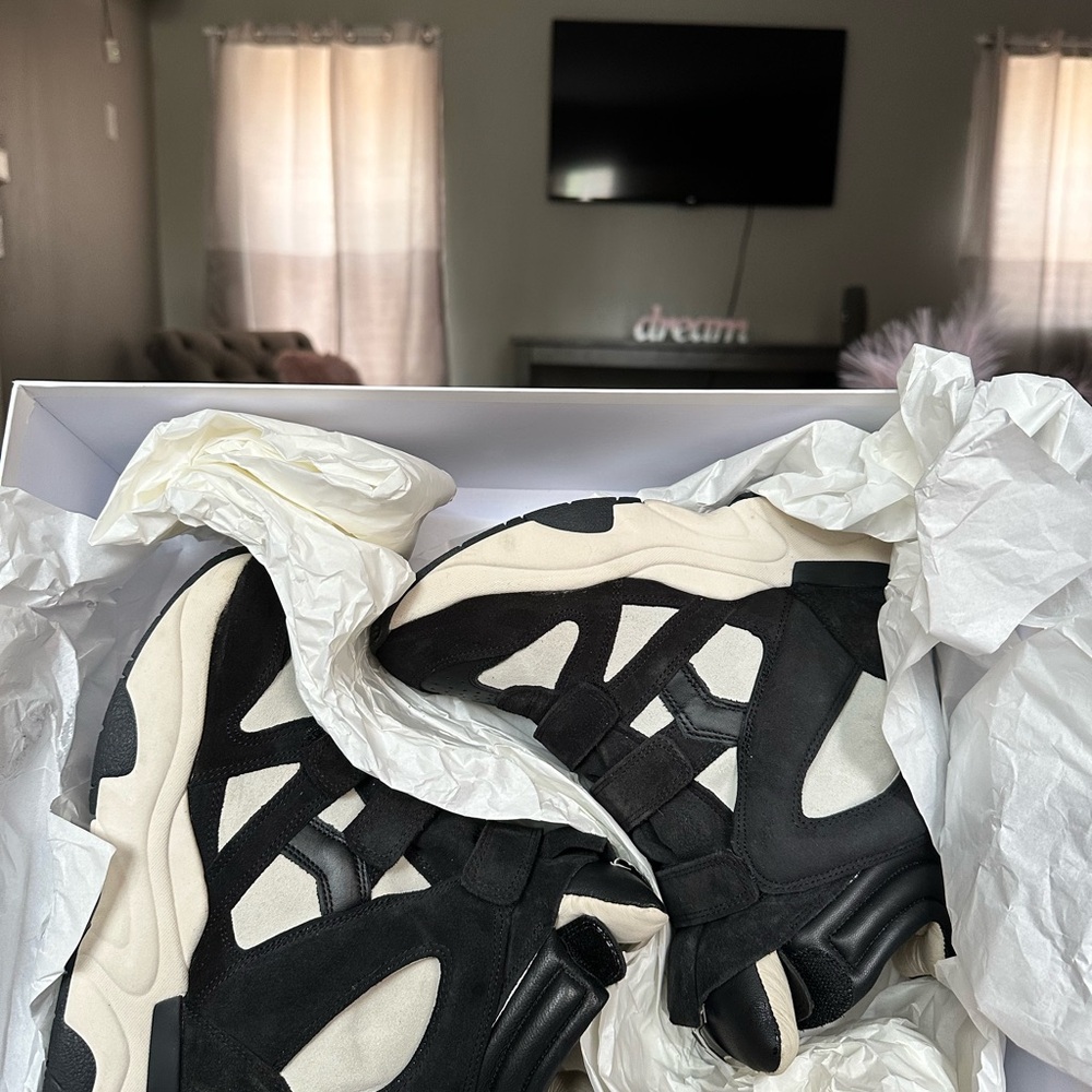 Balskee Isabel Marant Black and Cream Sneakers - Picture 4 of 7